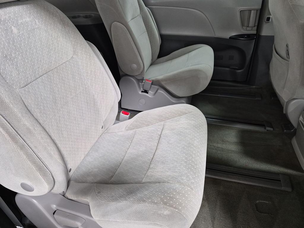 Thumbnail: 2018 Toyota Sienna - 26