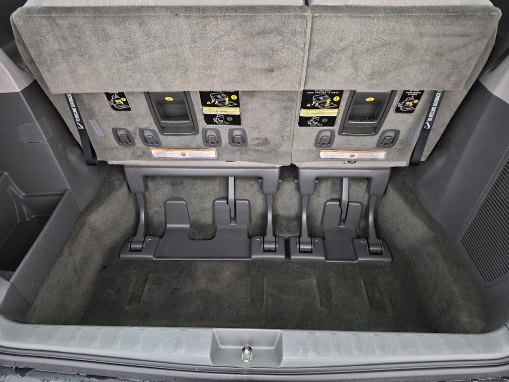 Thumbnail: 2018 Toyota Sienna - 16