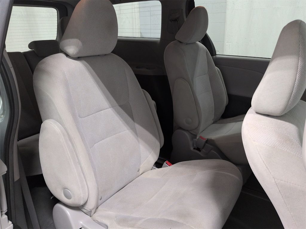 Thumbnail: 2019 Toyota Sienna - 27