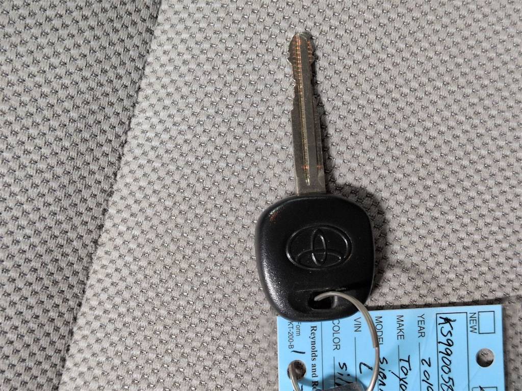 Thumbnail: 2019 Toyota Sienna - 18