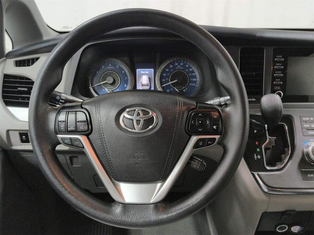 Thumbnail: 2019 Toyota Sienna - 14