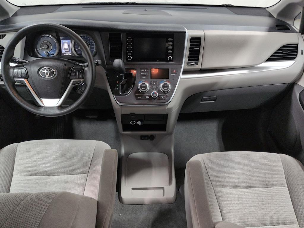 Thumbnail: 2019 Toyota Sienna - 10