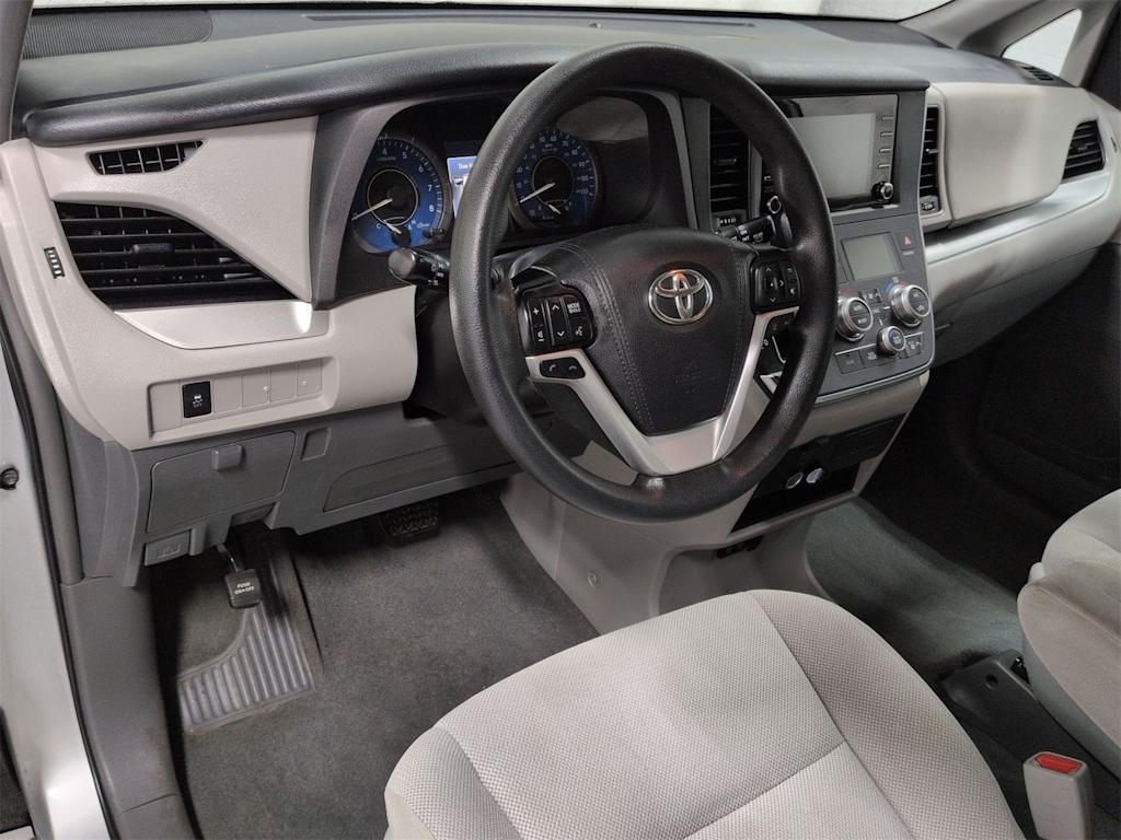 Thumbnail: 2019 Toyota Sienna - 2
