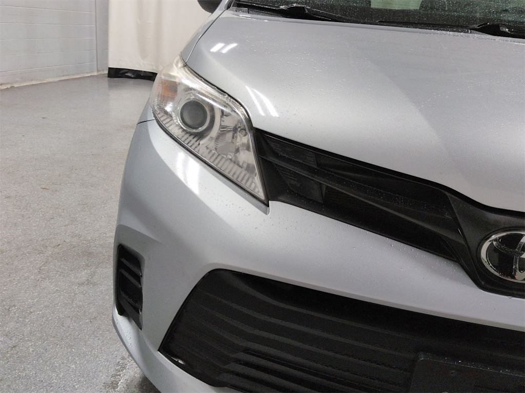 Thumbnail: 2019 Toyota Sienna - 24