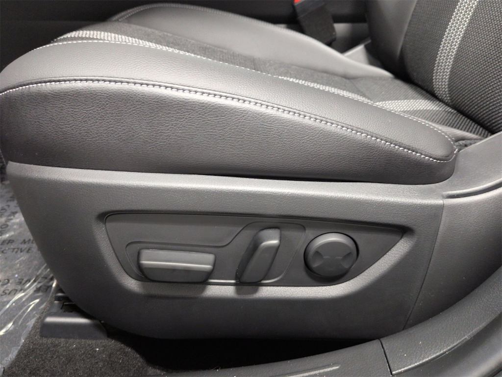 Thumbnail: 2025 Mazda CX-50 - 27