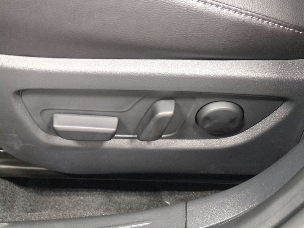 Thumbnail: 2025 Mazda CX-50 - 25