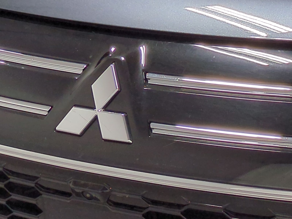 Thumbnail: 2025 Mitsubishi Outlander - 25