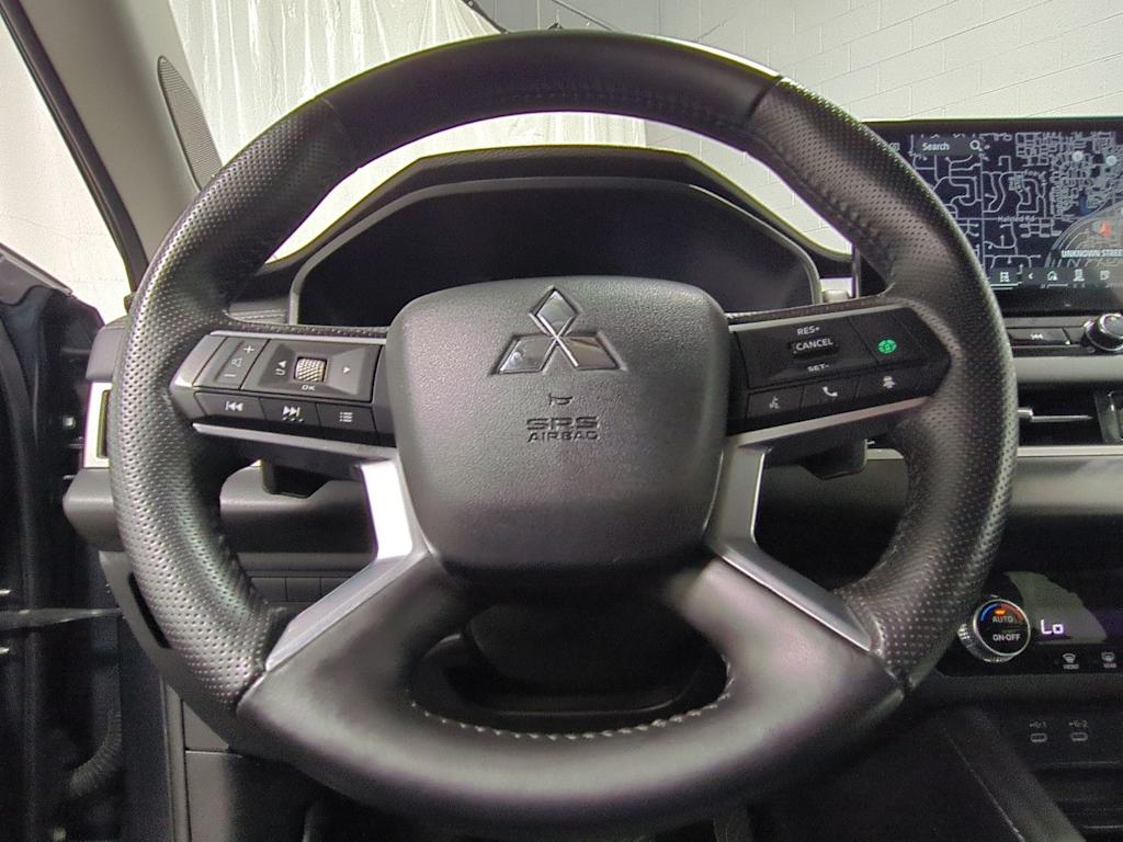 Thumbnail: 2025 Mitsubishi Outlander - 14