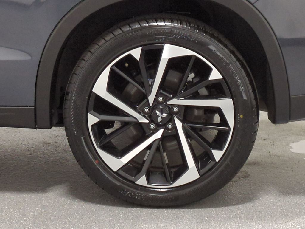 Thumbnail: 2025 Mitsubishi Outlander - 8