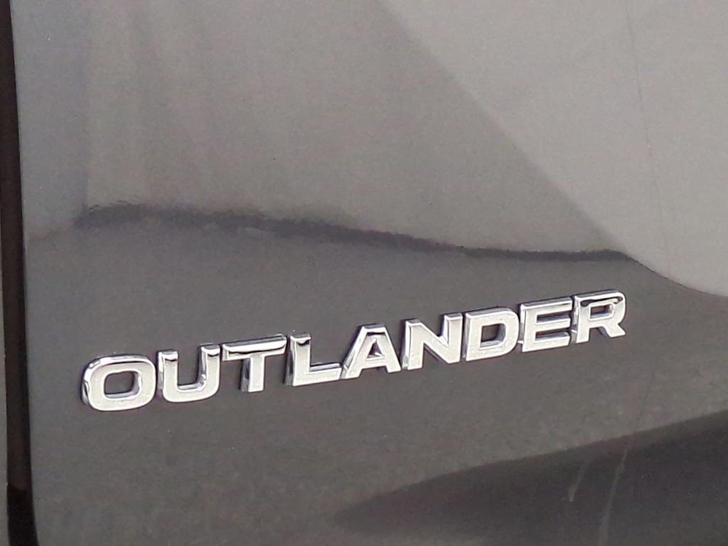 Thumbnail: 2025 Mitsubishi Outlander - 7