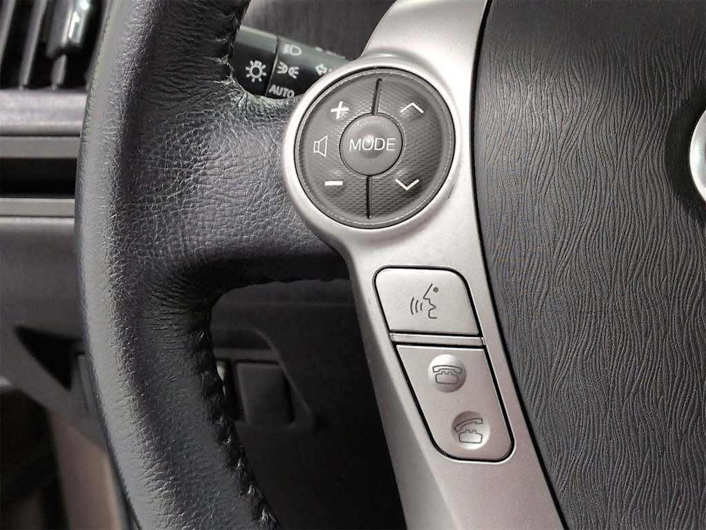 Thumbnail: 2017 Toyota Prius v - 29