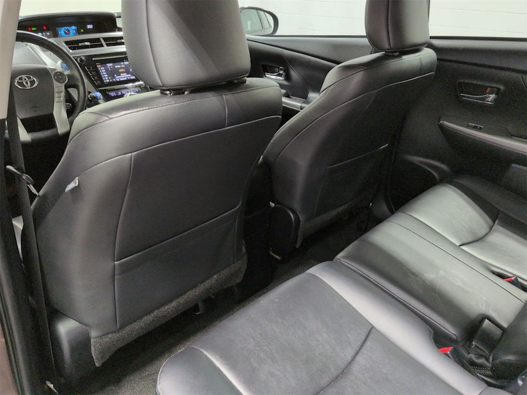 Thumbnail: 2017 Toyota Prius v - 13