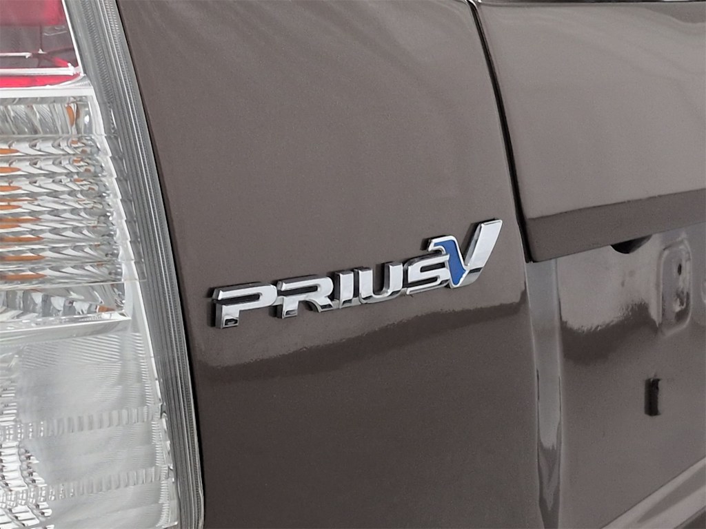 Thumbnail: 2017 Toyota Prius v - 25