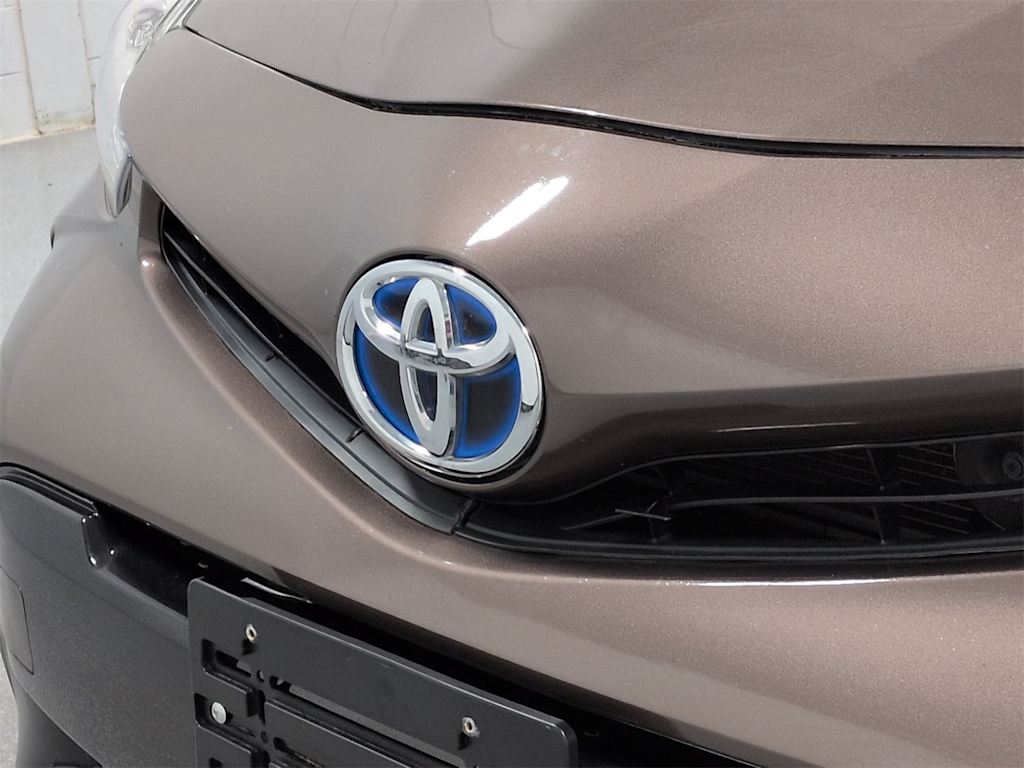 Thumbnail: 2017 Toyota Prius v - 7