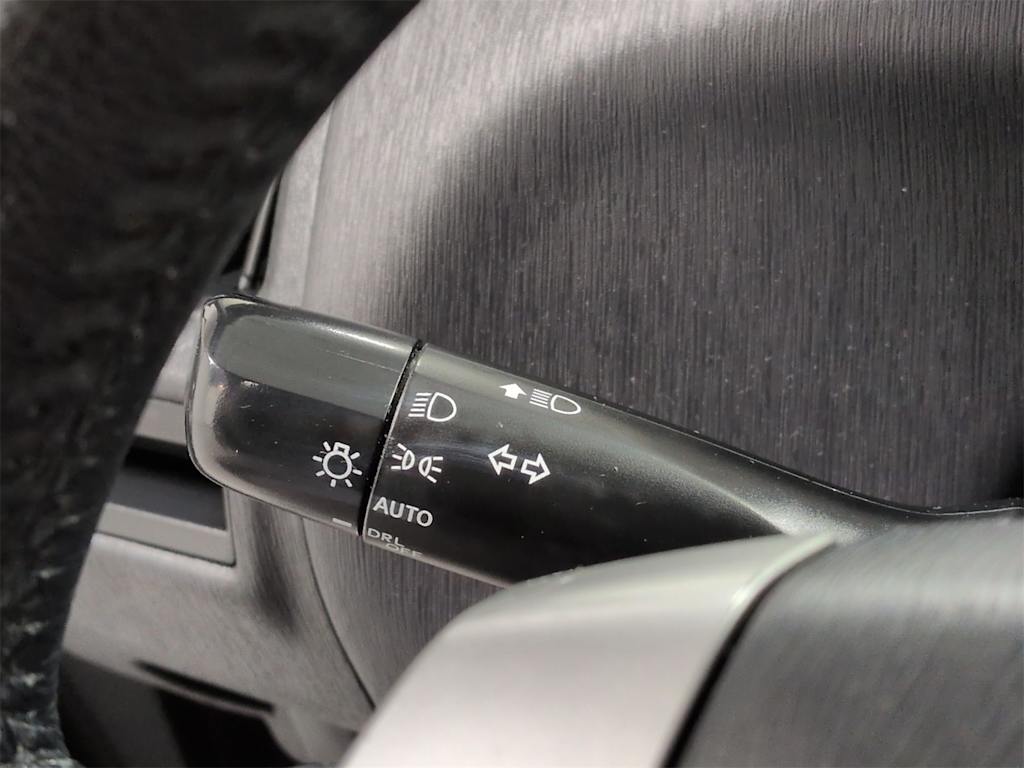 Thumbnail: 2017 Toyota Prius v - 31