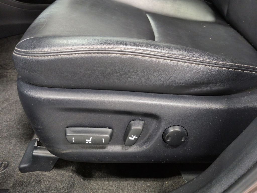 Thumbnail: 2017 Toyota Prius v - 26