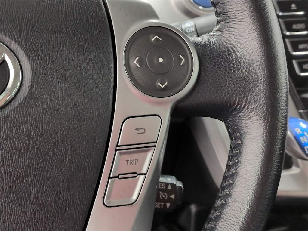 Thumbnail: 2017 Toyota Prius v - 30