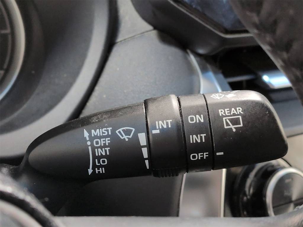 Thumbnail: 2021 Toyota Venza - 32