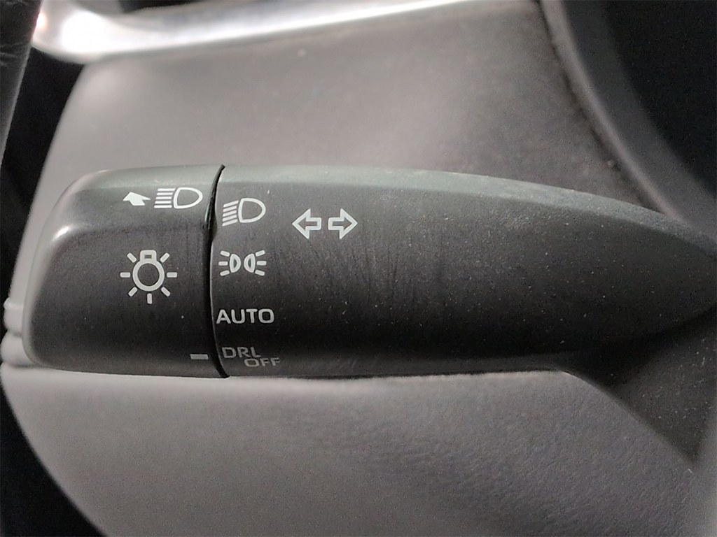 Thumbnail: 2021 Toyota Venza - 32