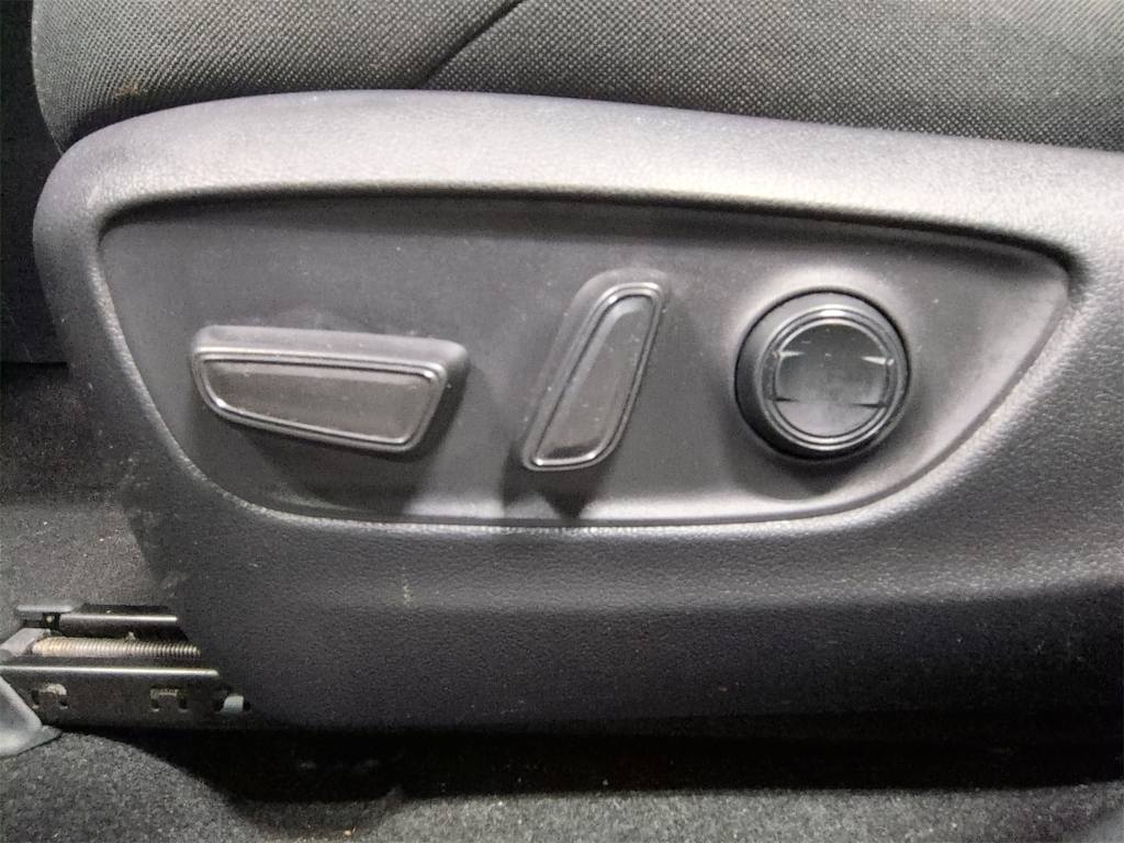 Thumbnail: 2021 Toyota Venza - 26