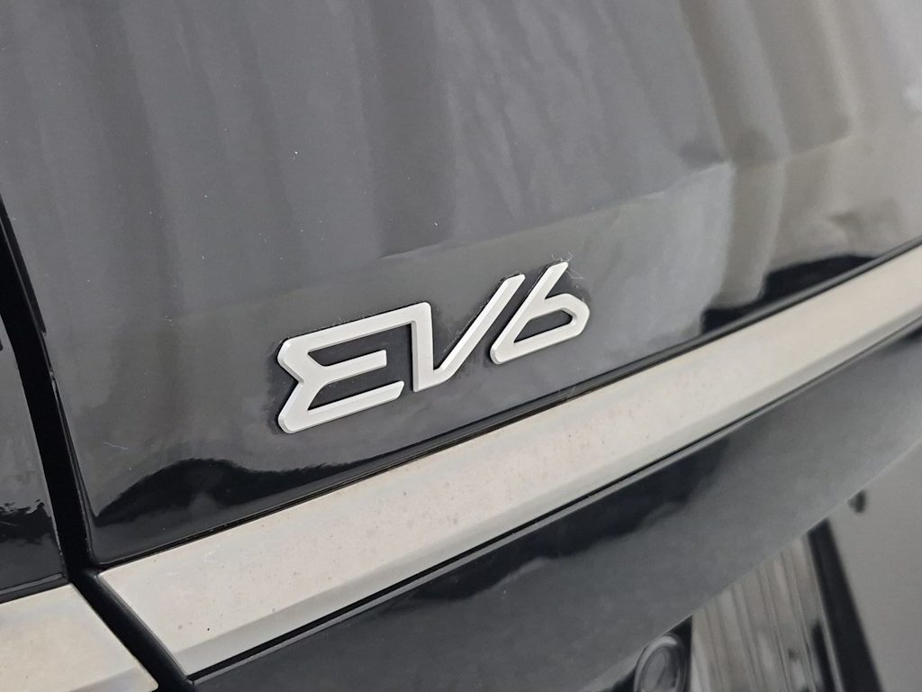 Thumbnail: 2022 Kia EV6 - 24