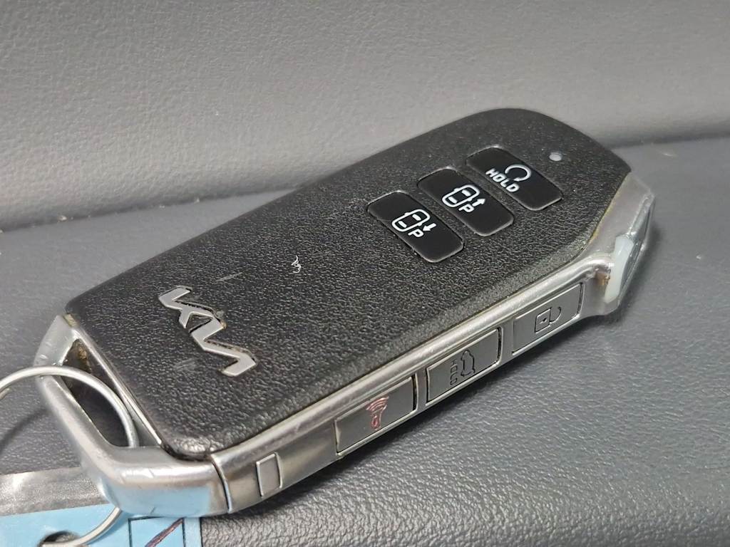 Thumbnail: 2022 Kia EV6 - 18