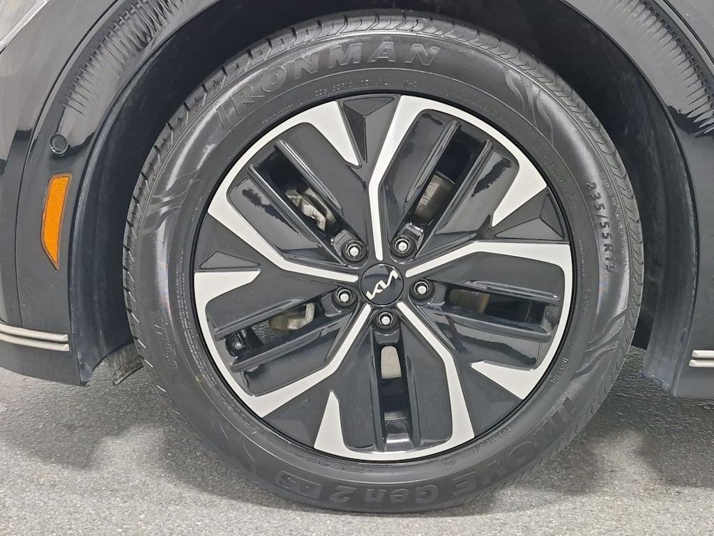 Thumbnail: 2022 Kia EV6 - 8