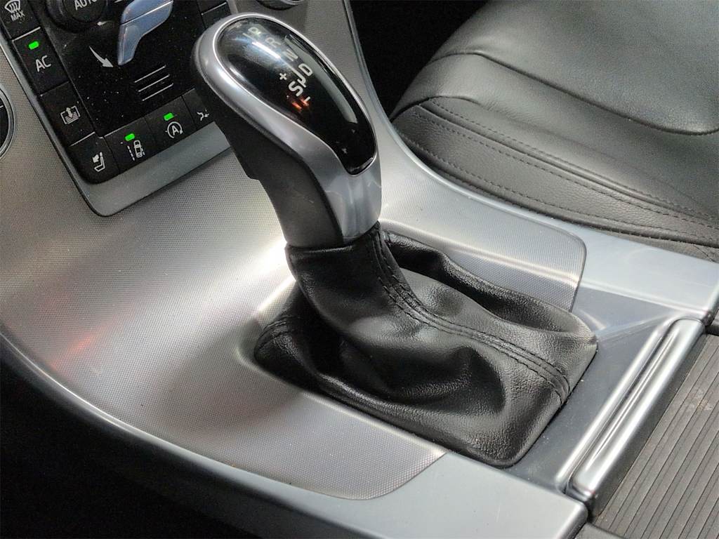 Thumbnail: 2017 Volvo S60 - 16