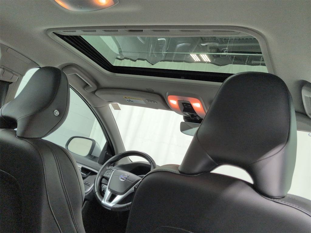 Thumbnail: 2017 Volvo S60 - 31