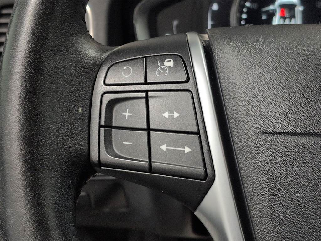 Thumbnail: 2017 Volvo S60 - 32