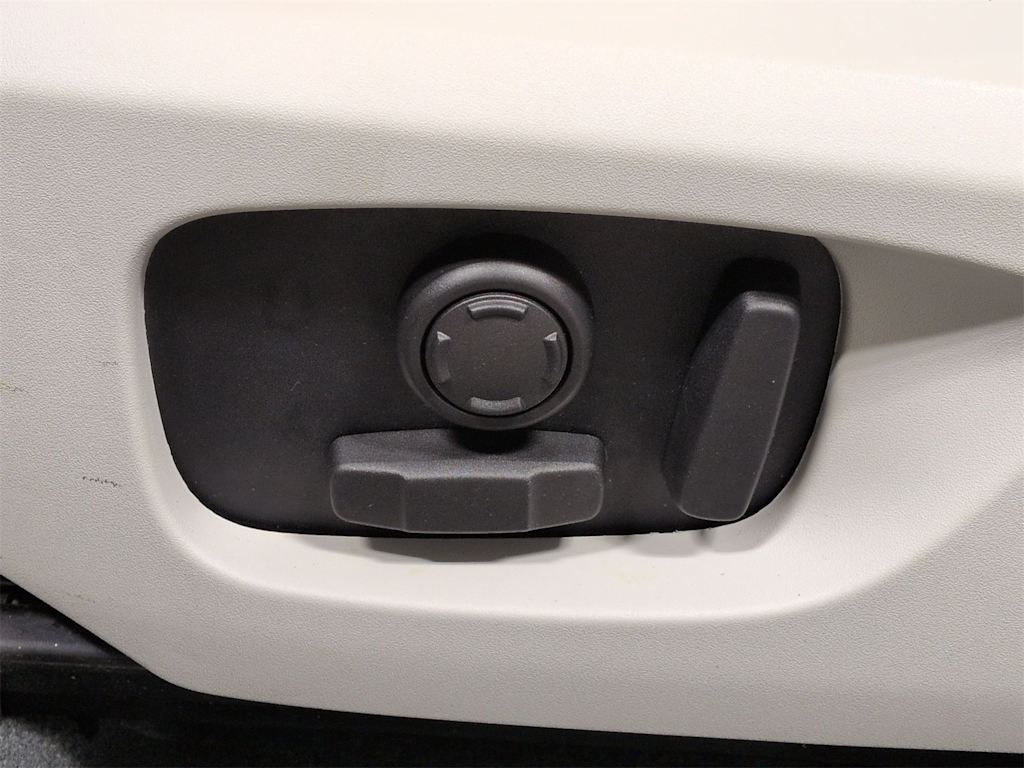 Thumbnail: 2018 Land Rover Discovery Sport - 26