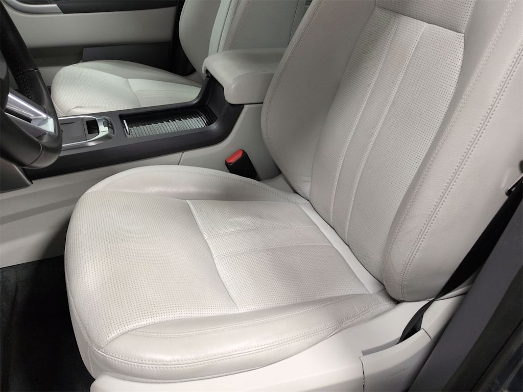 Thumbnail: 2018 Land Rover Discovery Sport - 11