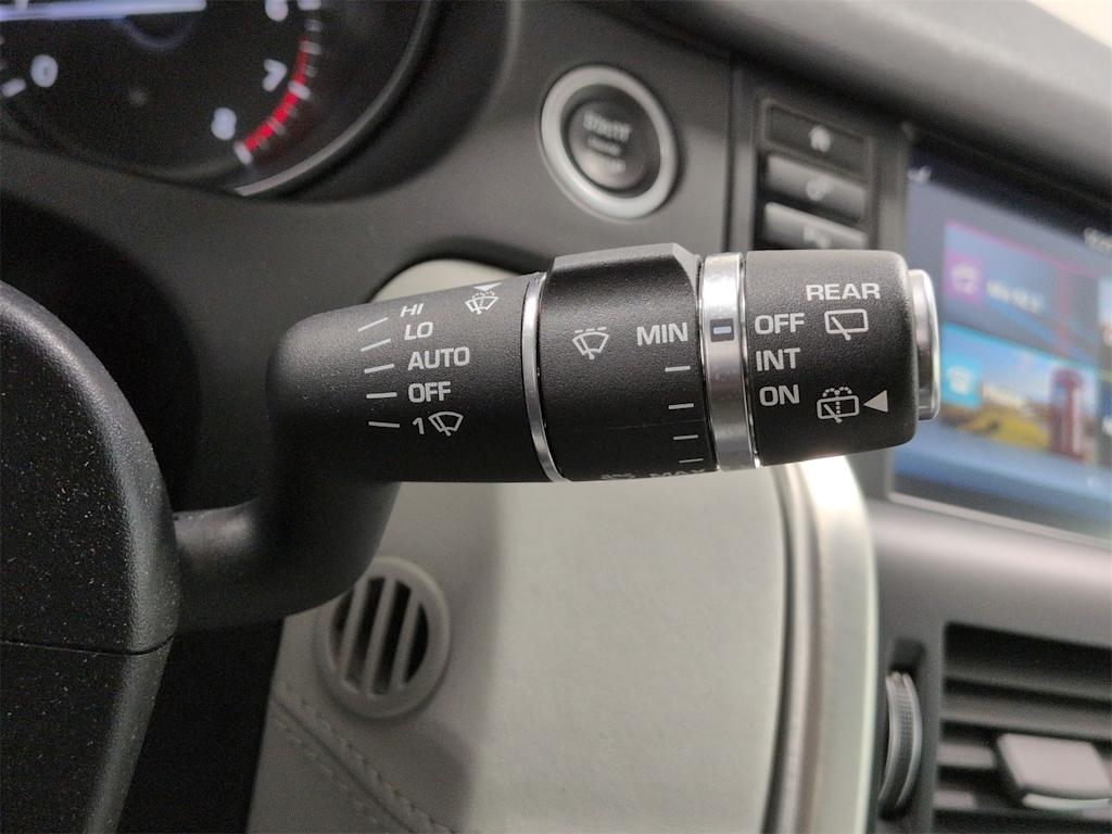 Thumbnail: 2018 Land Rover Discovery Sport - 16