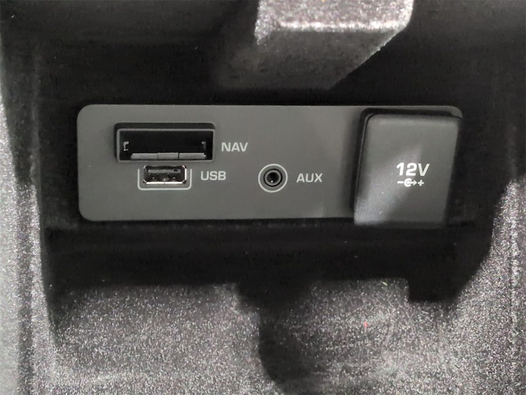 Thumbnail: 2018 Land Rover Discovery Sport - 36