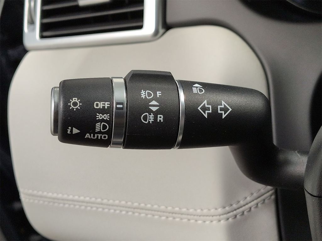 Thumbnail: 2018 Land Rover Discovery Sport - 33