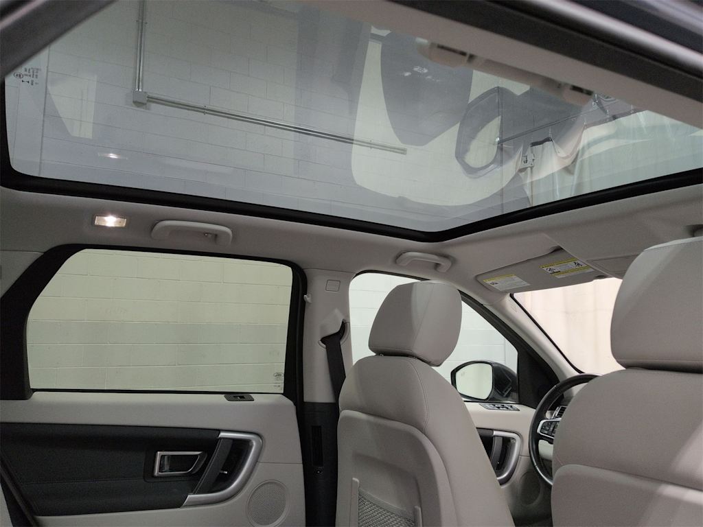 Thumbnail: 2018 Land Rover Discovery Sport - 29