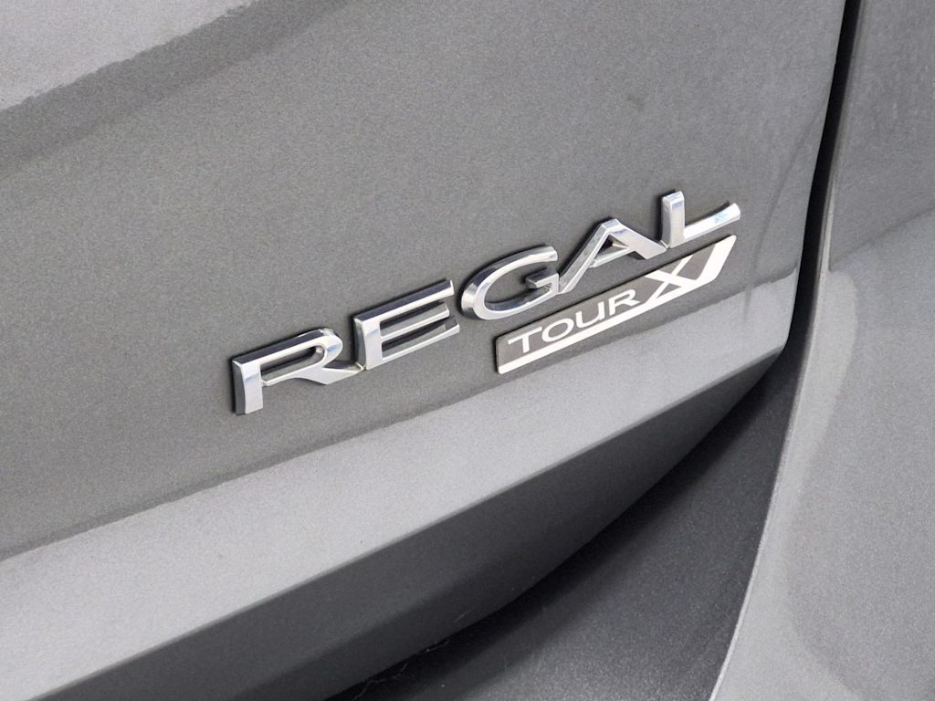 Thumbnail: 2018 Buick Regal - 26