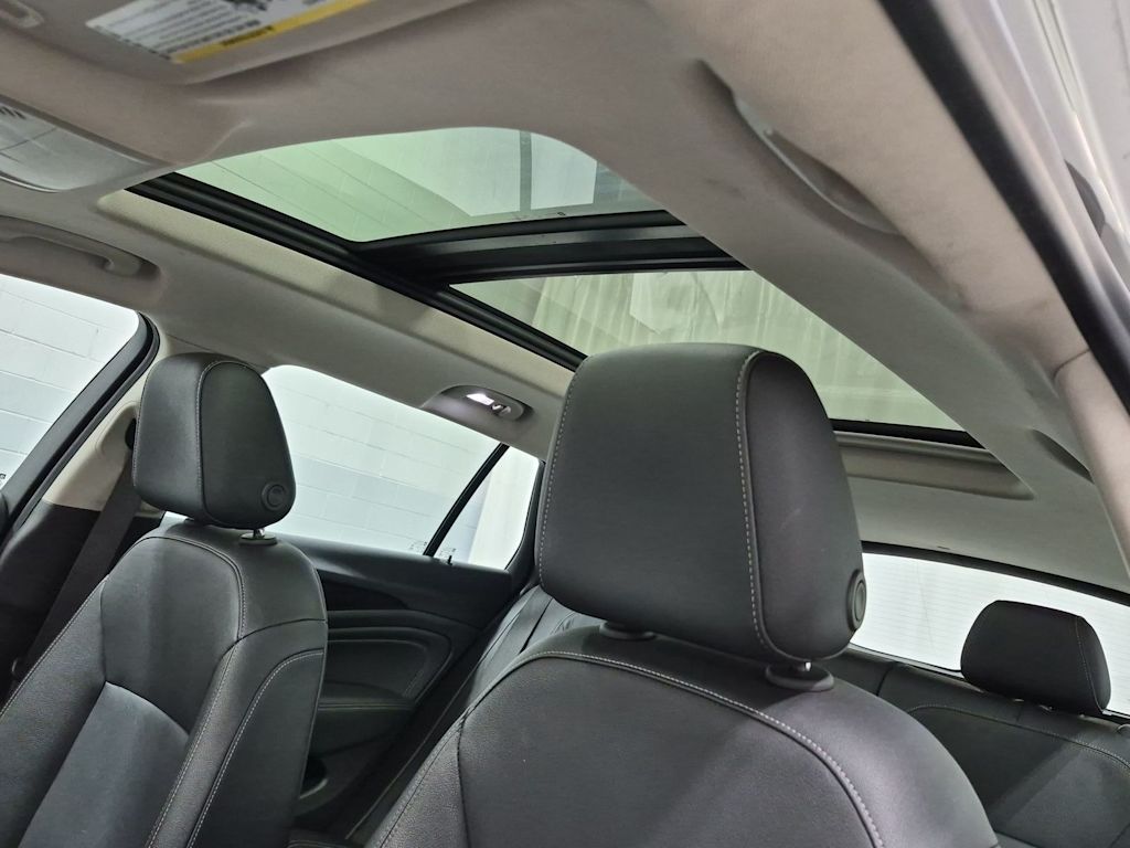 Thumbnail: 2018 Buick Regal - 29