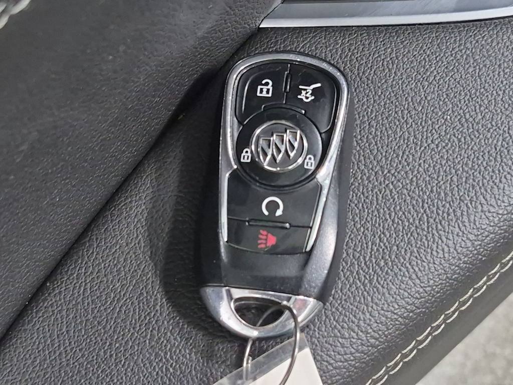 Thumbnail: 2018 Buick Regal - 19