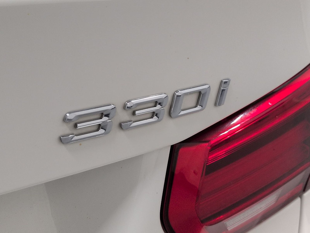 Thumbnail: 2018 BMW 3 Series - 26