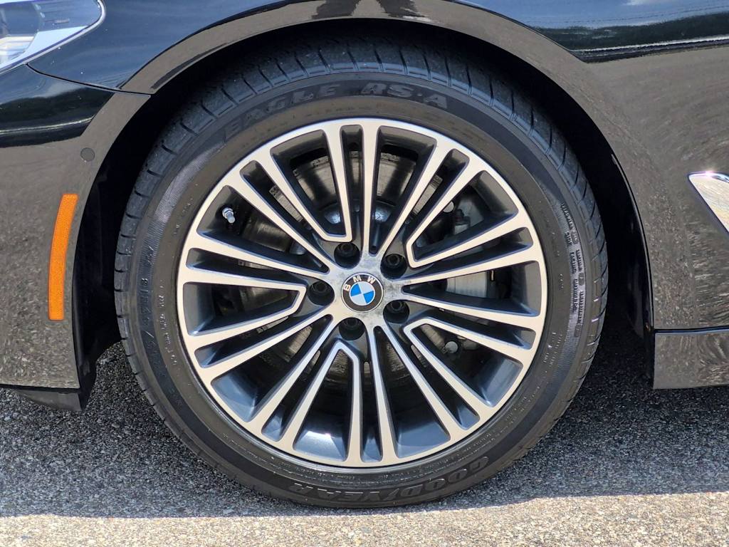 Thumbnail: 2017 BMW 5 Series - 8