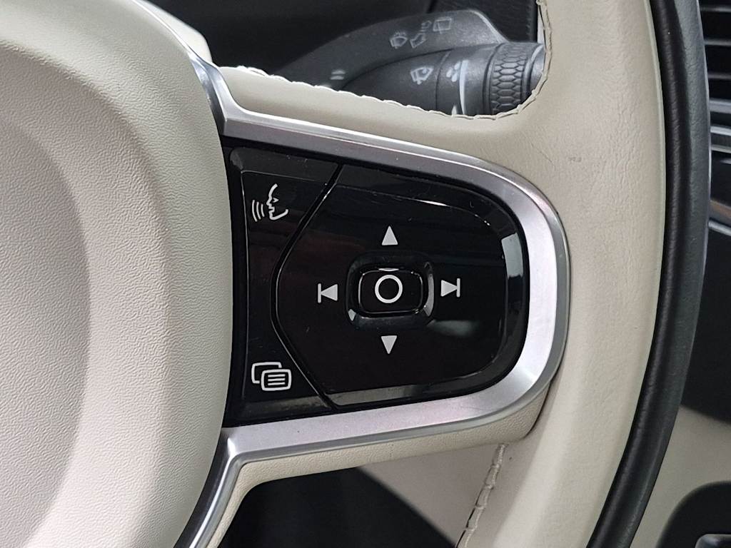 Thumbnail: 2020 Volvo XC90 - 33