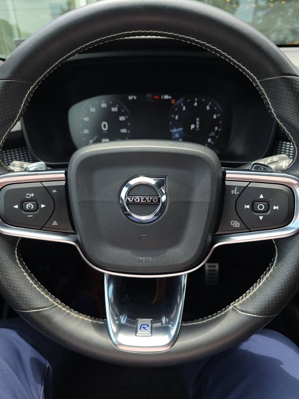 Thumbnail: 2019 Volvo XC40 - 2