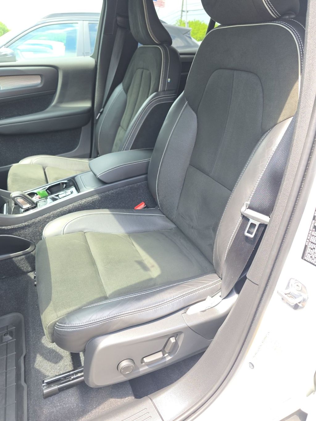Thumbnail: 2019 Volvo XC40 - 6