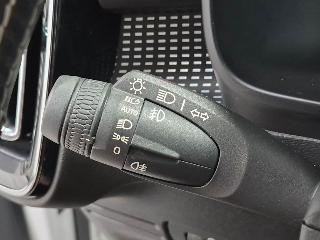 Thumbnail: 2019 Volvo XC40 - 17