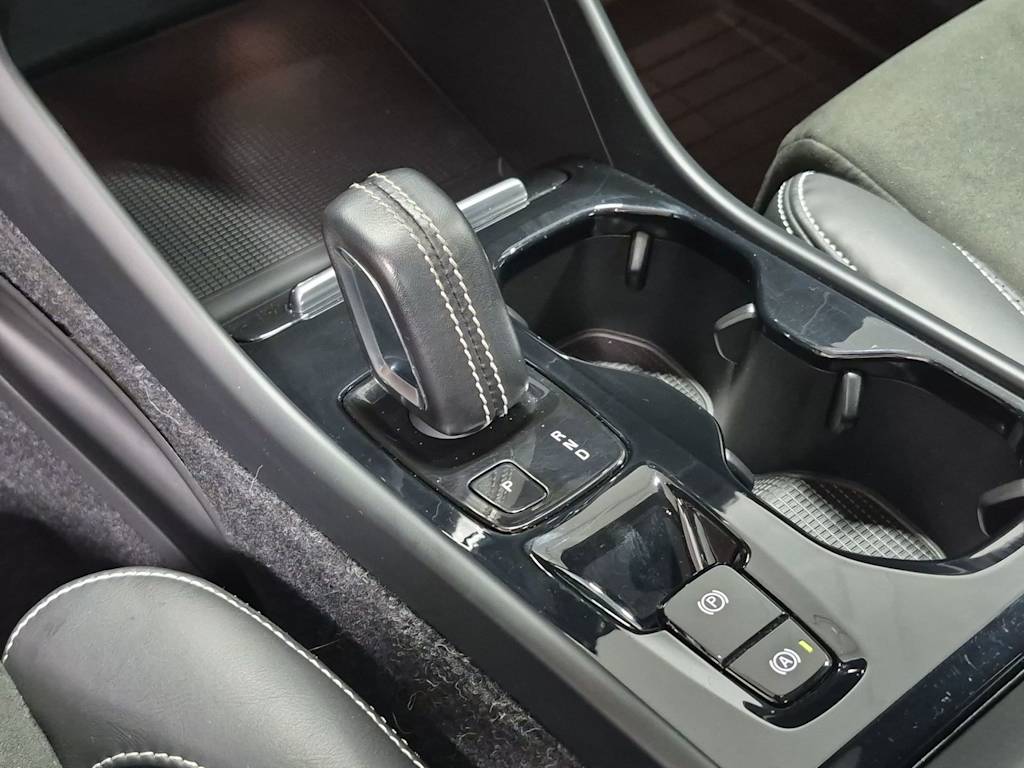 Thumbnail: 2019 Volvo XC40 - 16