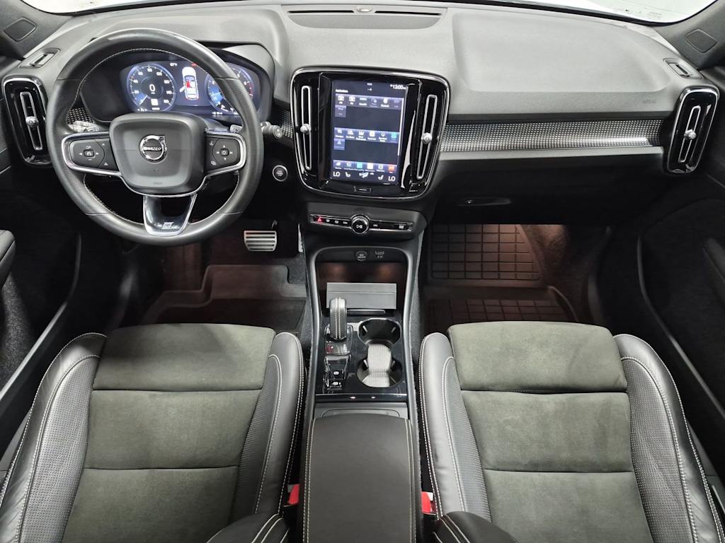 Thumbnail: 2019 Volvo XC40 - 10