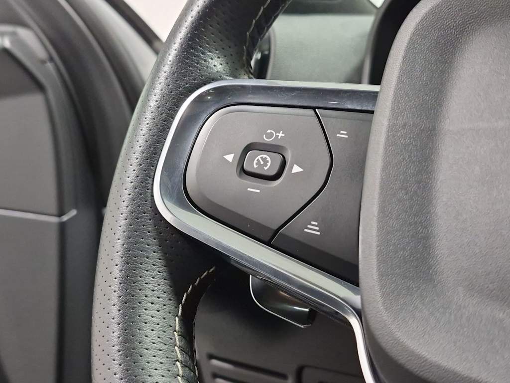 Thumbnail: 2019 Volvo XC40 - 32