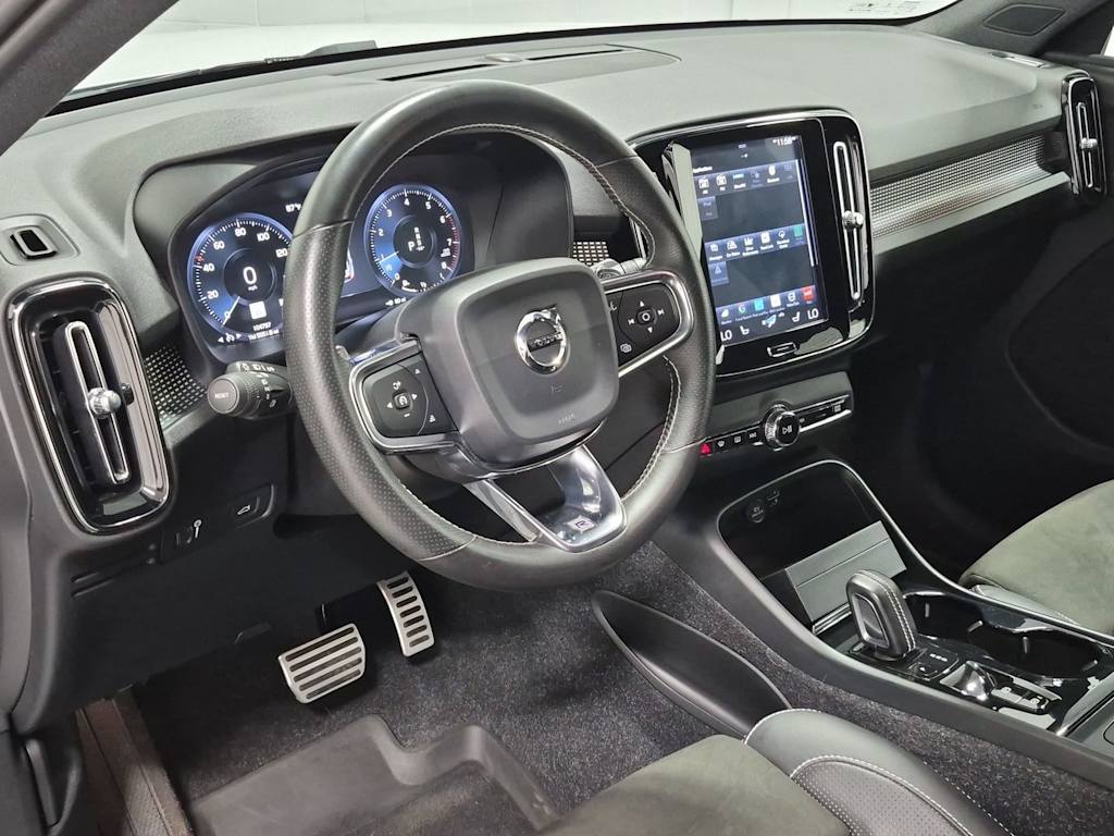 Thumbnail: 2019 Volvo XC40 - 2