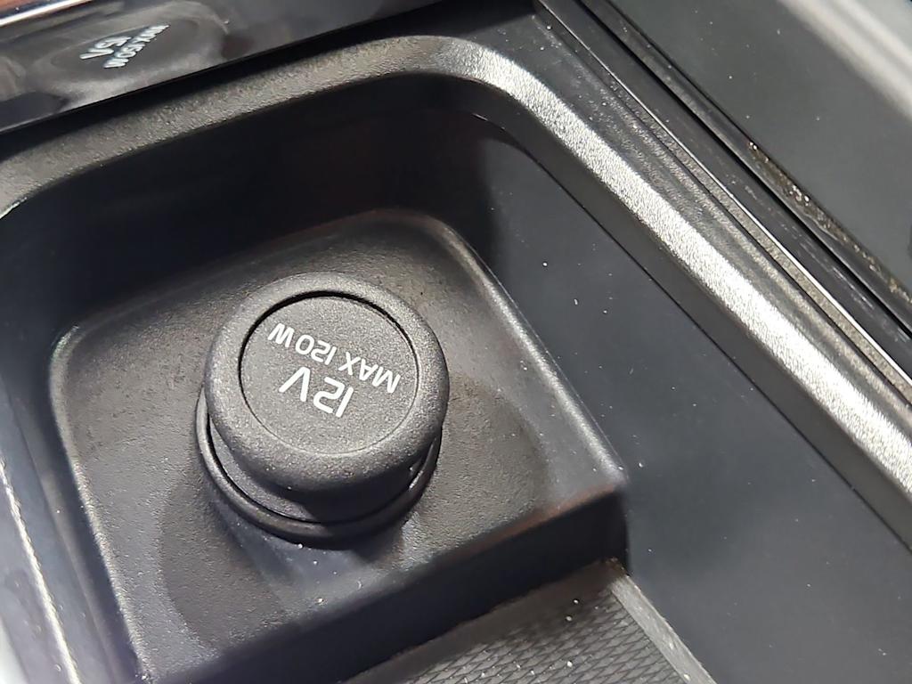 Thumbnail: 2025 Volvo V60 - 36